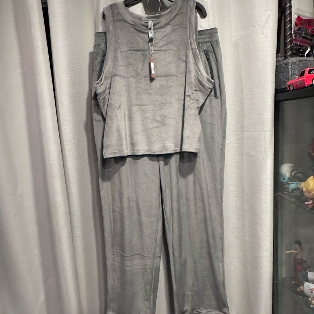 SKIMS VELOUR SET - Picture 2 of 5